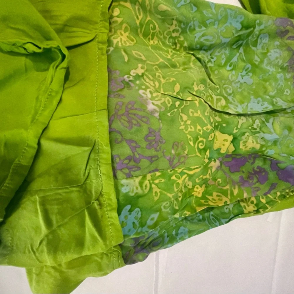 Pretty lightweight dress. Figure forgiving. Cute with sandals. Sz L (runs small) - Picture 9 of 11